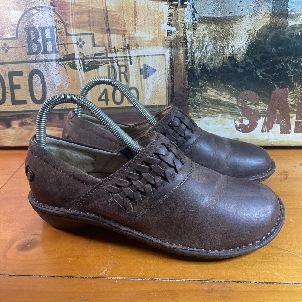 Ugg womens slip on shoes